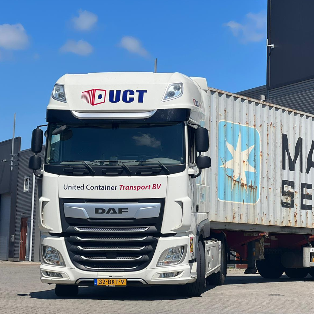 Zeecontainer transport door UCT